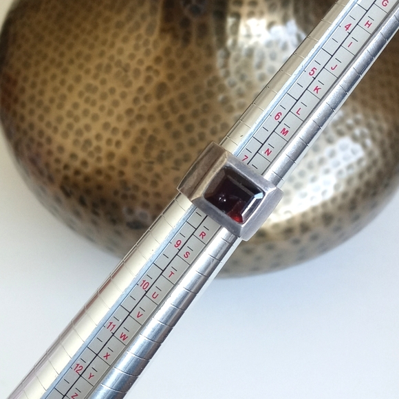 Vintage 925 Sterling Silver Ring w Faceted Garnet Gemstone - Picture 10 of 12